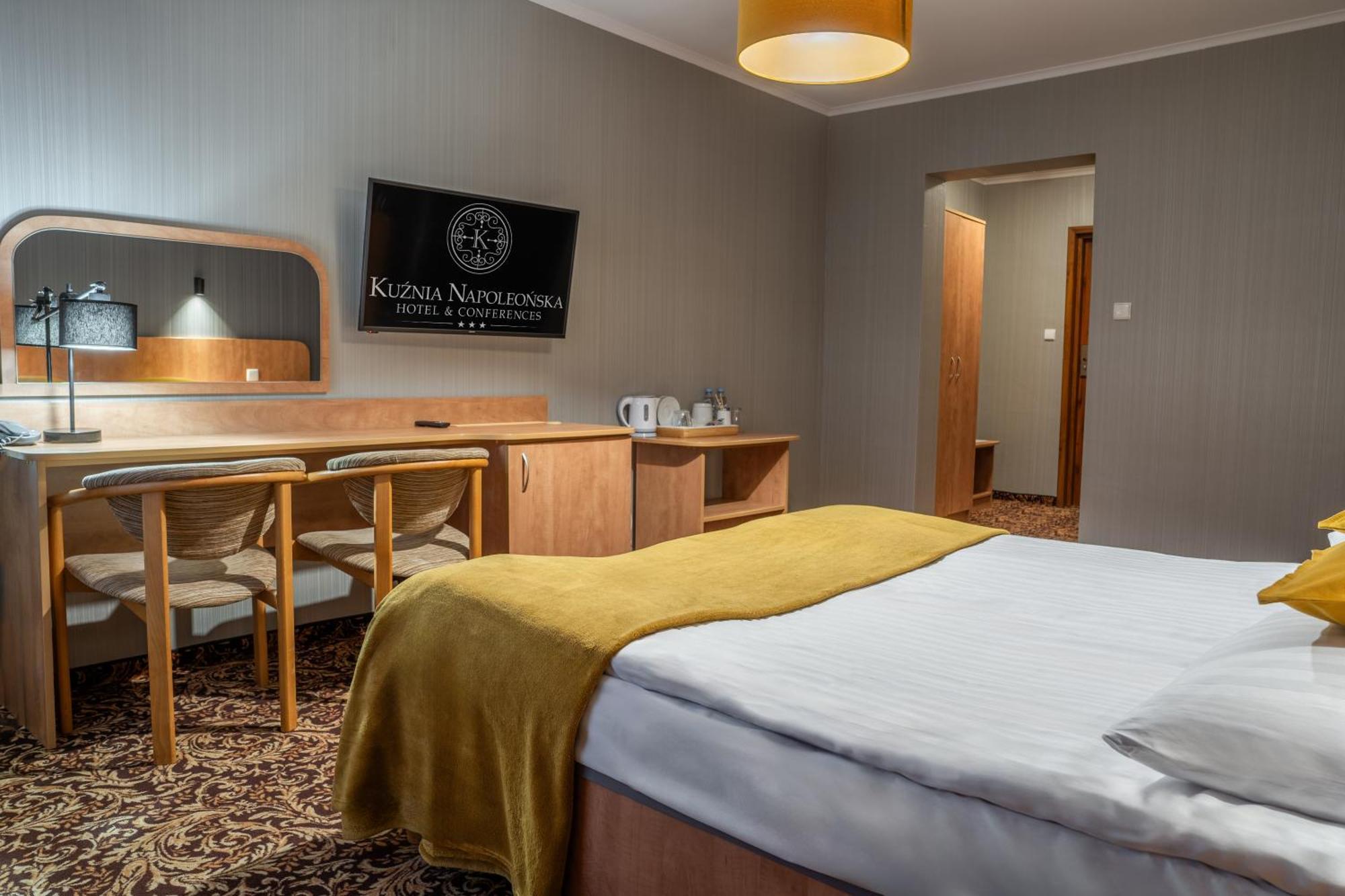 Hotel Kuznia Napoleonska Teresin Екстер'єр фото