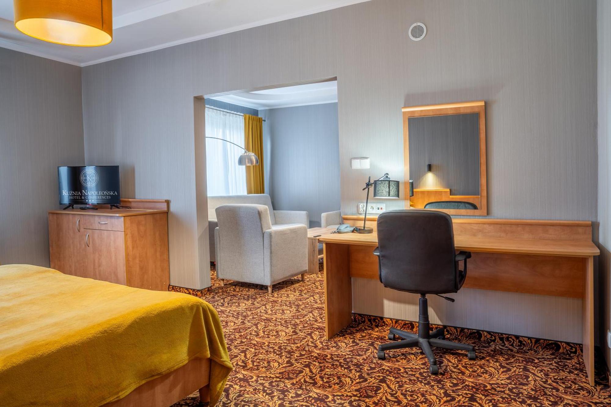 Hotel Kuznia Napoleonska Teresin Екстер'єр фото